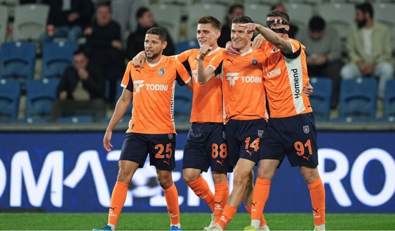RAMS Başakşehir sahasında gol oldu yağdı!