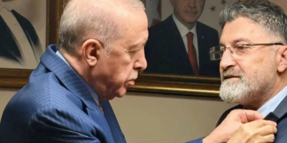 Beklenen gerçekleşti: Serik Belediye Başkanı partisini değiştirdi, Cumhurbaşkanı rozetini taktı