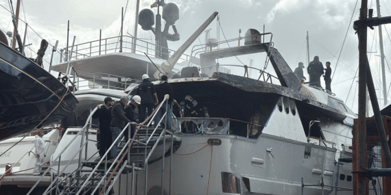 Bodrum tersanesinde yangın: Eski kulüp başkanının motoryatı küle döndü