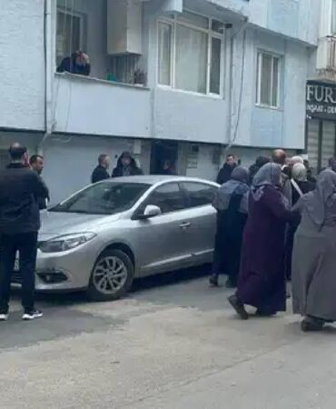 Bursa’da kadın cinayeti Evinde boğazı kesilmiş halde bulundu