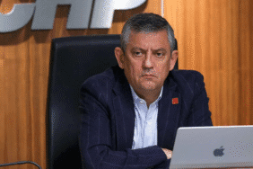 CHP MYK toplantısında başkanlık görevini Özgür Özel üstlendi