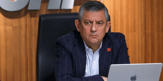 CHP MYK toplantısında başkanlık görevini Özgür Özel üstlendi