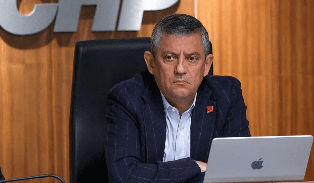 CHP MYK toplantısında başkanlık görevini Özgür Özel üstlendi