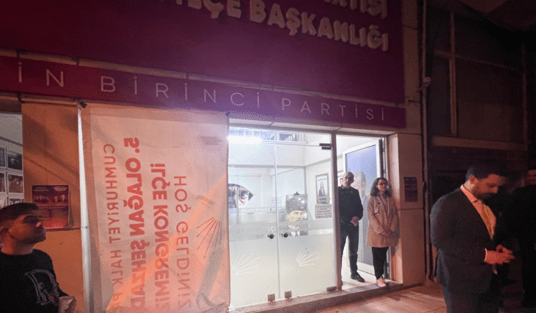 CHP Şehzadeler İlçe Başkanlığına saldırı Soruşturma başlatıldı