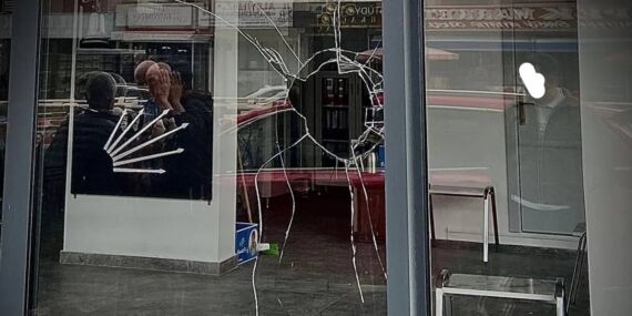 CHP’nin Keçiören İlçe Başkanlığı’na taşlı saldırı!