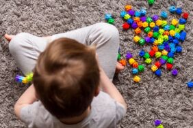 Çocuklarda konuşma gecikmesi ve iletişim sorunları otizmle ilişkili olabilir