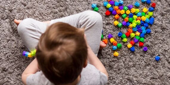 Çocuklarda konuşma gecikmesi ve iletişim sorunları otizmle ilişkili olabilir