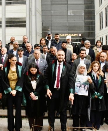 Depremde yıkılan Rönesans Rezidans için hukuk mücadelesi Adalet, 'olası kast'la gelmeli (1)