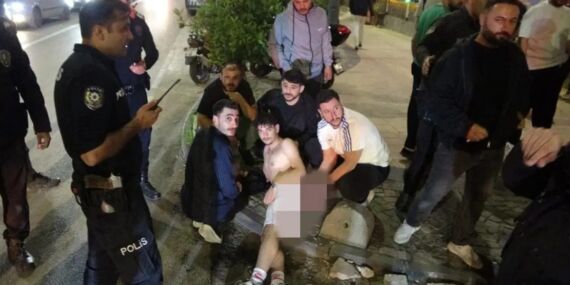 Derbi sevinci kabusa döndü: Kutlamalarda bir taraftar bıçaklandı!