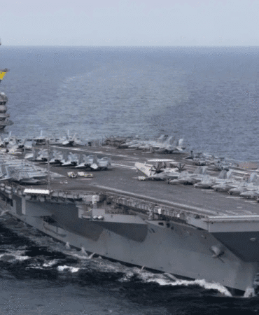 Dünyanın en büyük uçak gemisinde bakım başladı Hizmete kapalı olacak