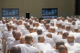 El Salvador’dan çarpıcı adım Aynı anda yüzlerce çete üyesi yargılanıyor