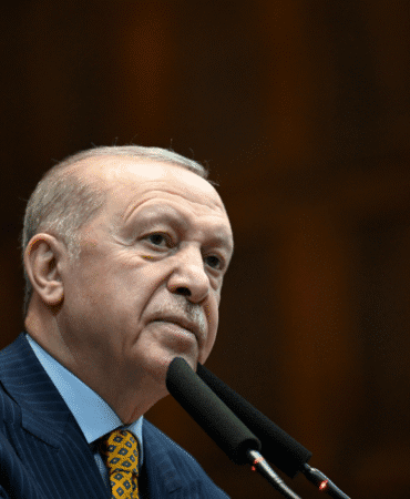 Erdoğan grup kürsüsünde İsrail'e yanıt verdi 'Hiçbir güç Türkiye'ye ve Türkiye Cumhurbaşkanı'na parmak sallayamaz'