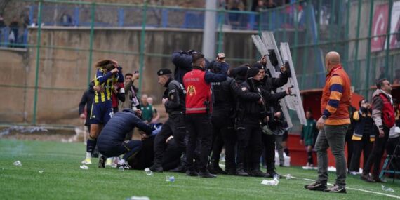 Fenerbahçe Kadın Futbol Takımı’na saldırı: ‘Yolda başımıza neler gelecek bilmiyoruz’