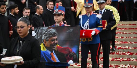 Futbol dünyası yasta: Lucescu son yolculuğuna uğurlandı