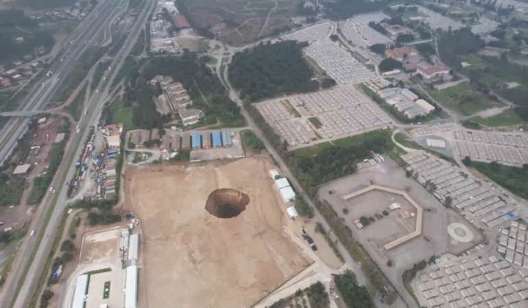 Hatay’da dev obruk tehlikesi: Derinlik 9 gün içinde 60 metreyi buldu