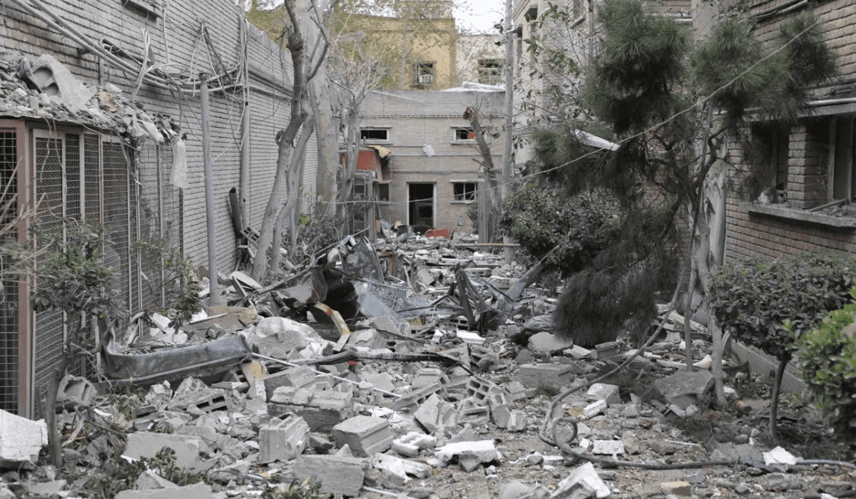 İran'da sağlık merkezi hedef alındı Pasteur Enstitüsü yıkıldı