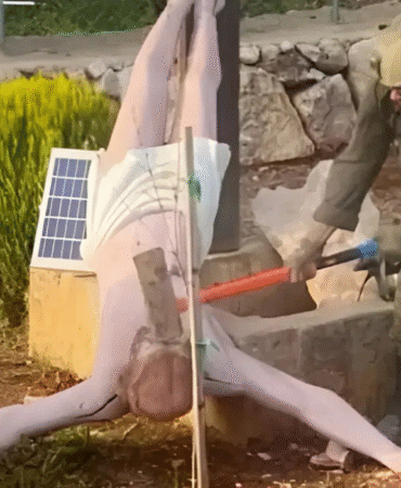 İsrail askerinin İsa heykelini kırdığı görüntüler öfke yarattı