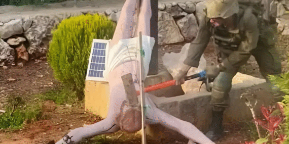 İsrail askerinin İsa heykelini kırdığı görüntüler öfke yarattı