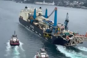 İstanbul Boğazı'nda gemi trafiği çift yönlü askıya alındı (2)