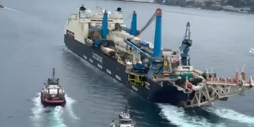 İstanbul Boğazı'nda gemi trafiği çift yönlü askıya alındı (2)