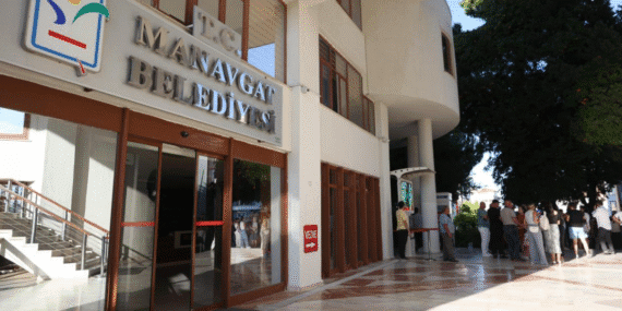 Manavgat Belediyesi’ne operasyon! 21 kişi gözaltına alındı