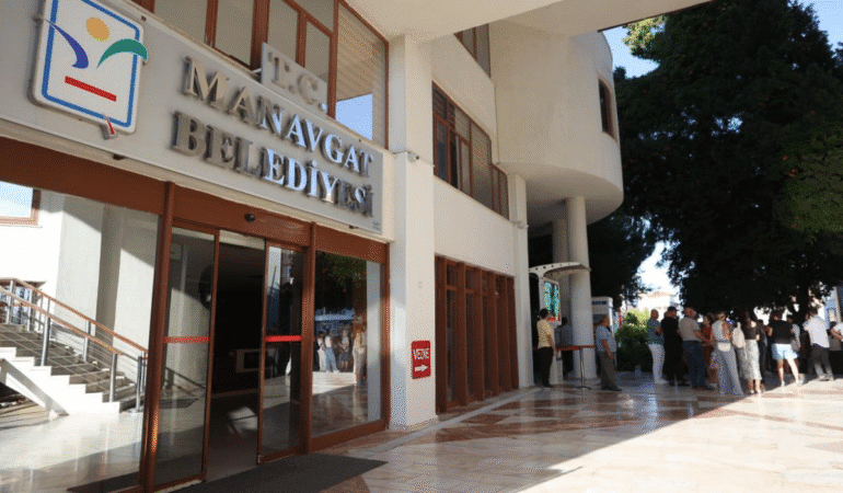 Manavgat Belediyesi’ne operasyon! 21 kişi gözaltına alındı