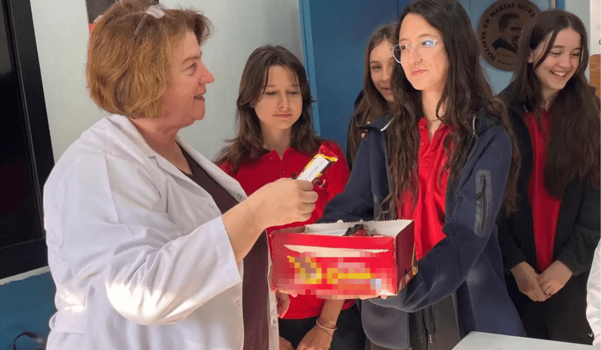 Öğrencilerden öğretmenlerine sevimli jest Küçük bir çikolata, büyük bir sevgi