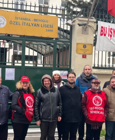 Özel İtalyan lisesi öğretmenleri büyükelçilik önünde 'Herkesi kanunlara sahip çıkmaya davet ediyoruz'