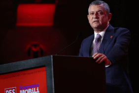 Özgür Özel Barselona’da 'Kardeş partilerimizin dayanışması inanılmaz'