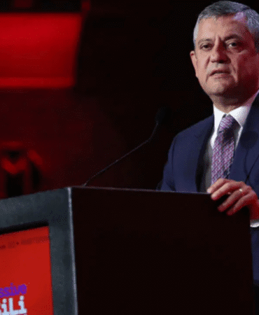 Özgür Özel Barselona’da 'Kardeş partilerimizin dayanışması inanılmaz'