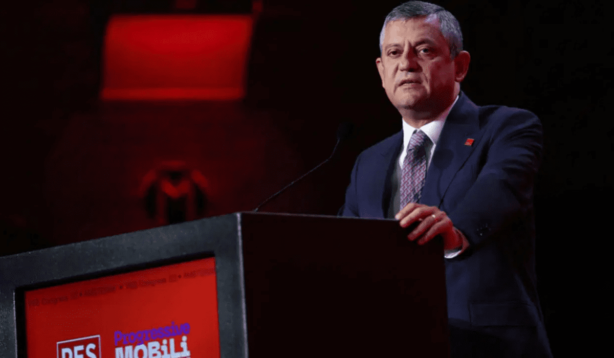 Özgür Özel Barselona’da 'Kardeş partilerimizin dayanışması inanılmaz'