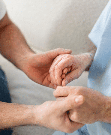 Parkinson titremeden de başlayabilir 'Gizli belirtileri tanıyın'