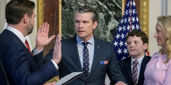 Pentagon toplantısında şaşırtan an: Hegseth ve ‘Pulp Fiction’ bağlantısı