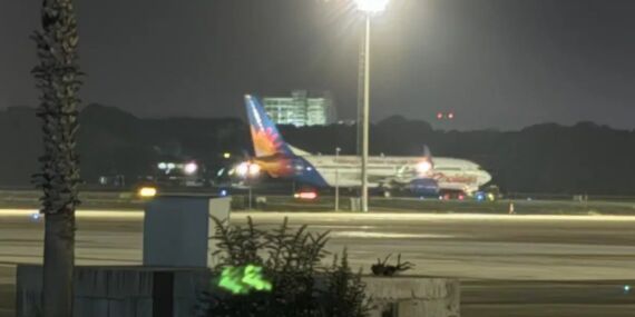 Pilot istifra etti: Uçak Antalya’ya acil iniş yaptı