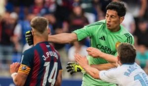 Rakibine yumruk atan Arjantinli kaleci Esteban Andrada'ya rekor ceza!