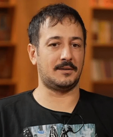 Sarp Apak’tan samimi ve komik itiraf 'Yüzüme topuk kremi sürdüm'