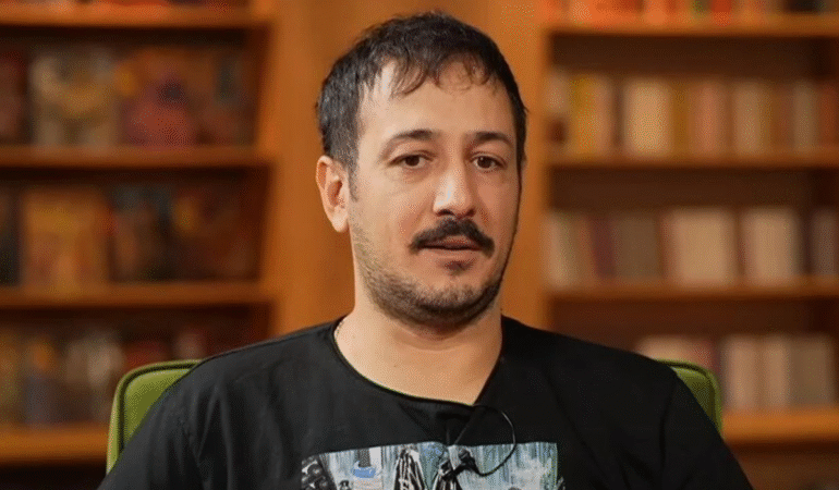 Sarp Apak’tan samimi ve komik itiraf 'Yüzüme topuk kremi sürdüm'