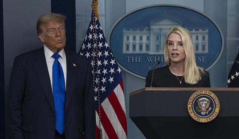 Trump’tan flaş karar Adalet Bakanı Pam Bondi görevden alındı