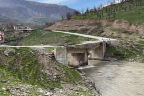 Van'ın Çatak ilçesinde köprü çöktü, mahalle 10 gündür yardım bekliyor