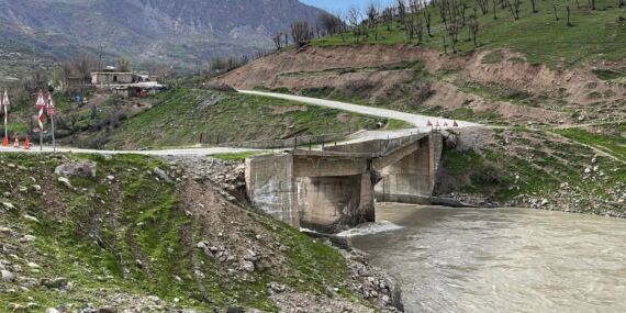 Van’ın Çatak ilçesinde köprü çöktü, mahalle 10 gündür yardım bekliyor