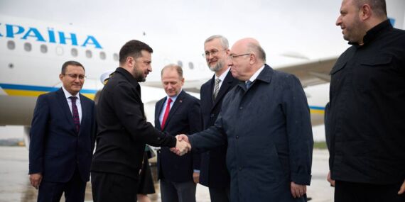Ukrayna Devlet Başkanı Zelenski’ye İstanbul’da sürpriz karşılama!