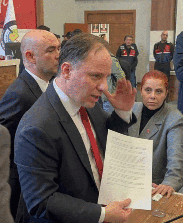 Zonguldak’ta geçersiz oy krizi İl Genel Meclisi oylamasında arbede yaşandı