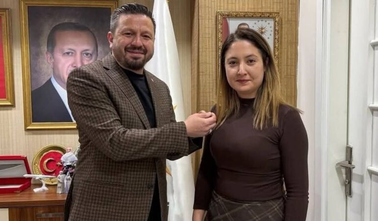 CHP’de iki istifa daha: AKP’ye katıldılar!