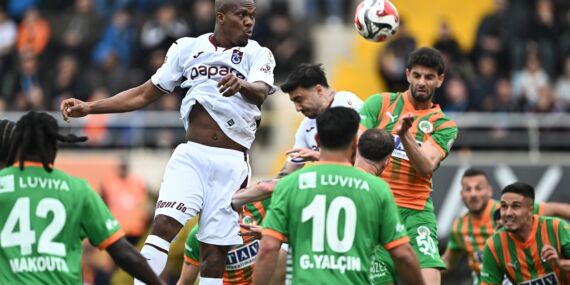 6 maç sonra puan kaybetti: Zirve yarışında Trabzonspor’a Alanyaspor çelmesi!