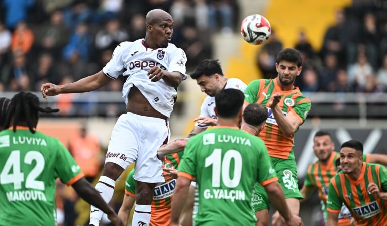 6 maç sonra puan kaybetti: Zirve yarışında Trabzonspor’a Alanyaspor çelmesi!