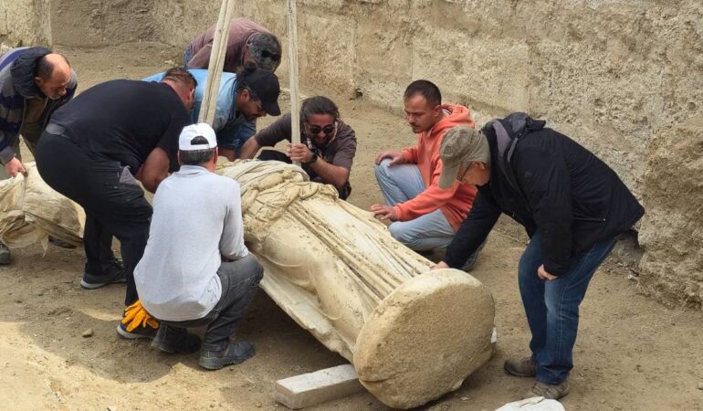 Denizli’de 2 metrelik ‘Athena’ heykeli bulundu