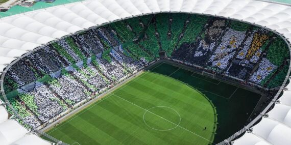 Bursasporlu taraftarlardan şampiyonluk maçında nefes kesen koreografi