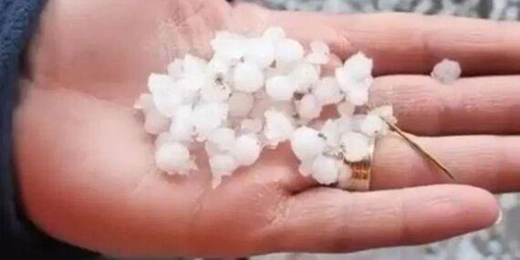 AKOM uyarmıştı: İstanbul’da şiddetli dolu yağışı başladı!