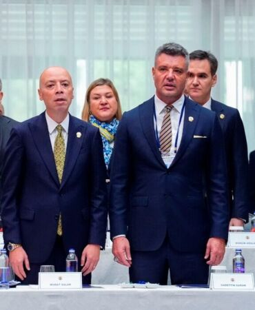 fenerbahcede-gergin-toplanti-sad