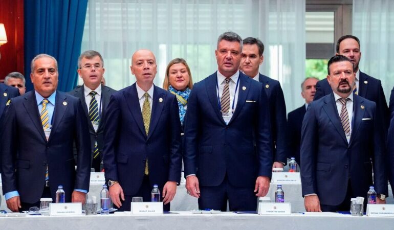 Fenerbahçe’de kritik gün! Yönetim olağanüstü toplantı kararı aldı